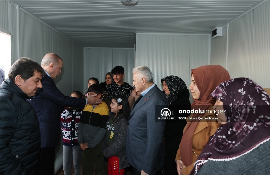 Cumhurbaşkanı Erdoğan, Adıyaman'da depremzedelerle bir araya geldi