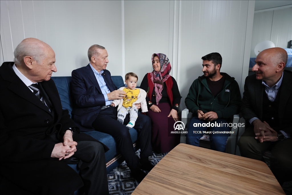 Cumhurbaşkanı Erdoğan, Adıyaman'da depremzedelerle bir araya geldi