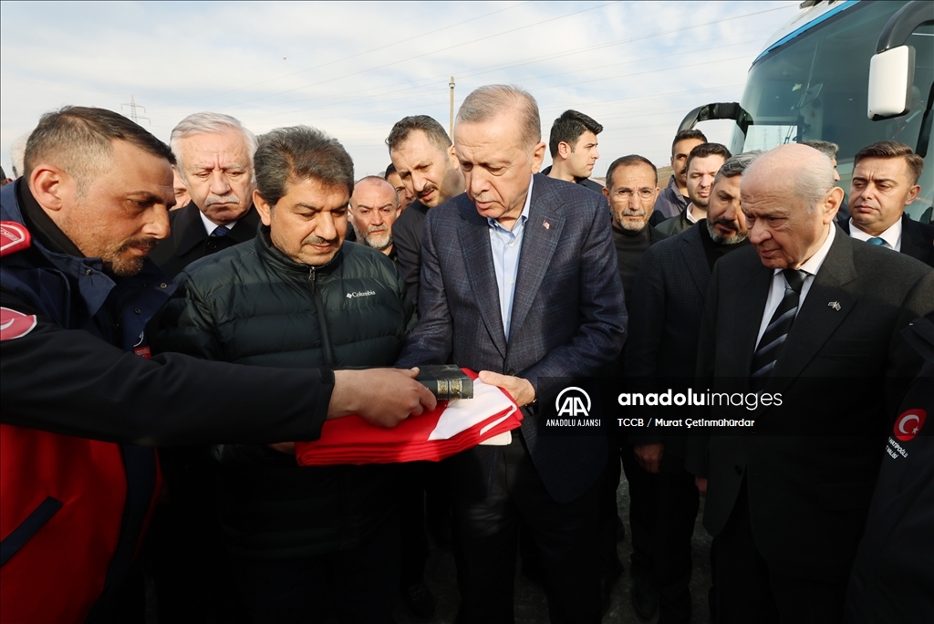 Cumhurbaşkanı Erdoğan, Adıyaman'da depremzedelerle bir araya geldi