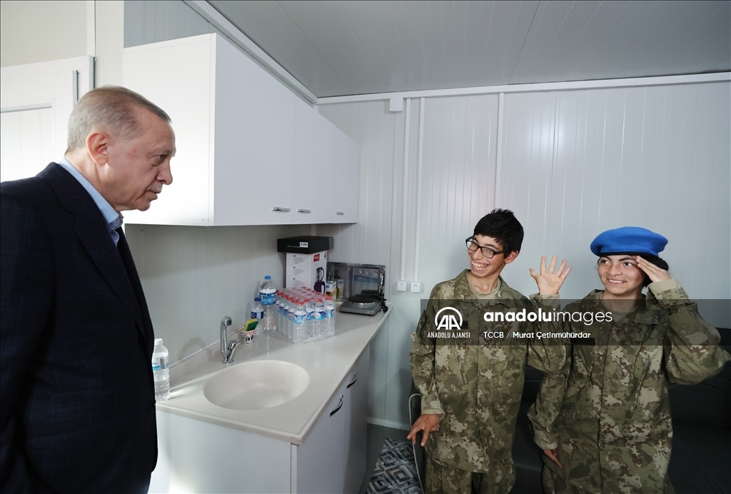 Cumhurbaşkanı Erdoğan, Adıyaman'da depremzedelerle bir araya geldi