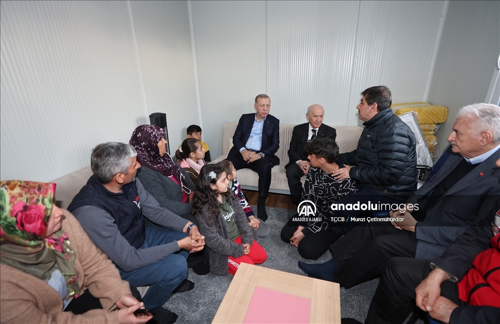 Cumhurbaşkanı Erdoğan, Adıyaman'da depremzedelerle bir araya geldi