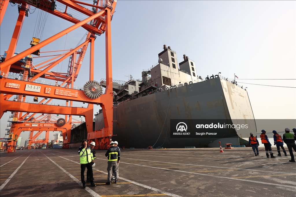 تركيا.. مساعدات أمريكية جديدة لضحايا الزلزال تصل ميناء مرسين