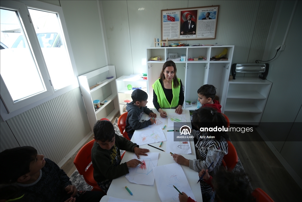 Diyarbakır'daki çadır kentte öğrenciler için