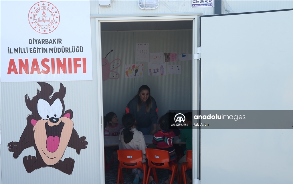 Diyarbakır'daki çadır kentte öğrenciler için