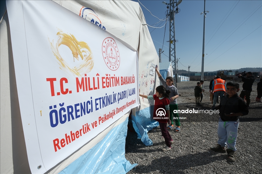 Diyarbakır'daki çadır kentte öğrenciler için