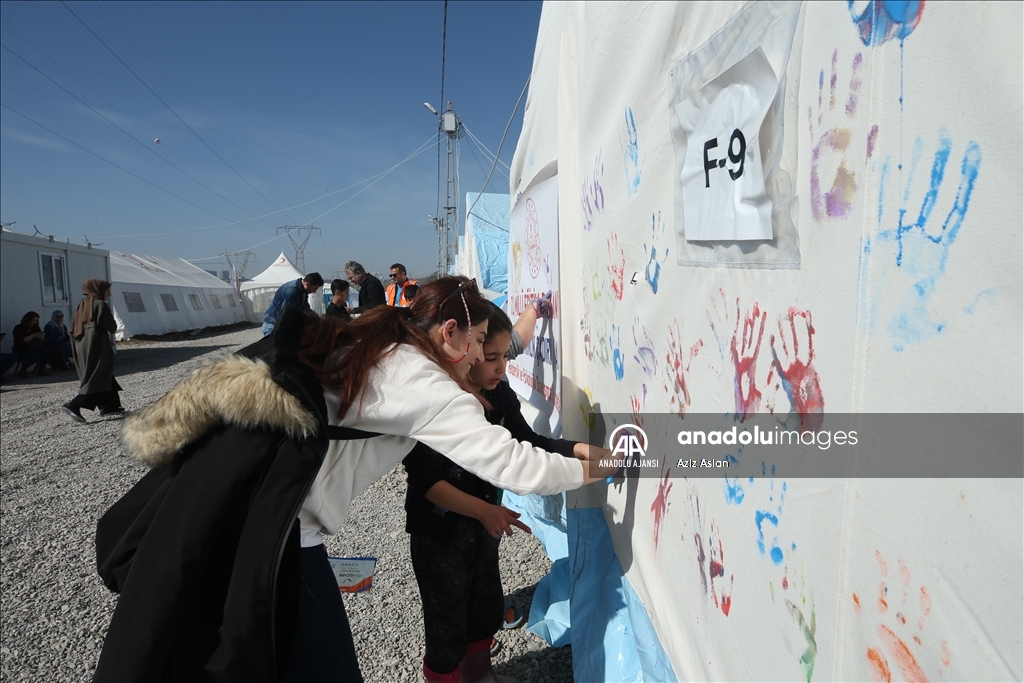 Diyarbakır'daki çadır kentte öğrenciler için