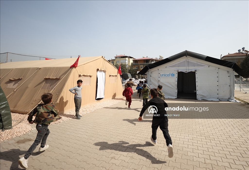 ادامه کمک‌های ارتش ترکیه به زلزله‌زدگان مناطق جنوب شرق کشور