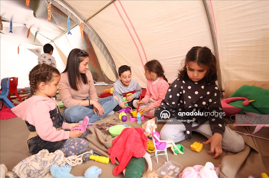 ادامه کمک‌های ارتش ترکیه به زلزله‌زدگان مناطق جنوب شرق کشور