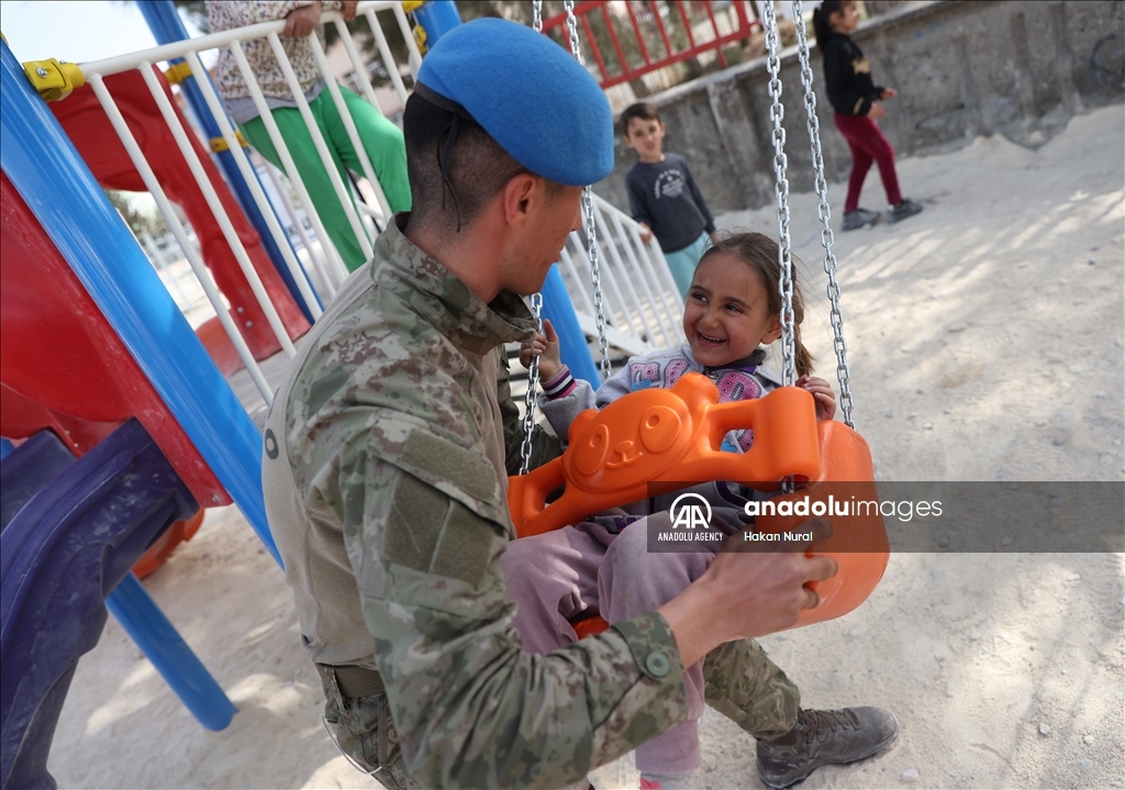 ادامه کمک‌های ارتش ترکیه به زلزله‌زدگان مناطق جنوب شرق کشور