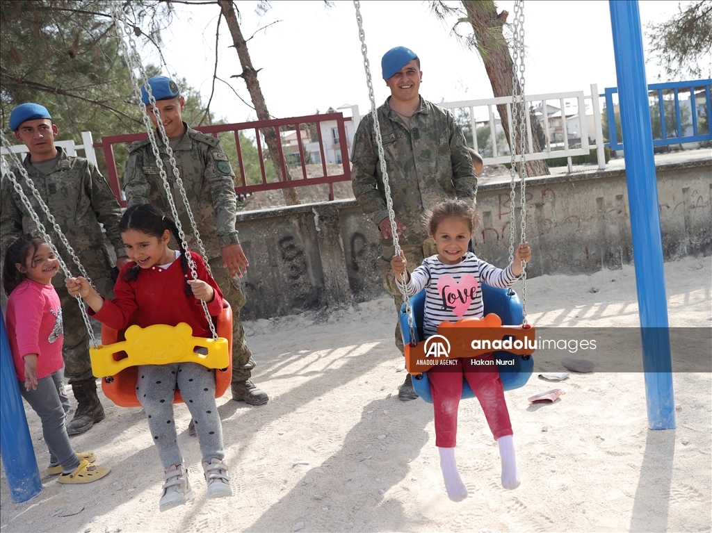 ادامه کمک‌های ارتش ترکیه به زلزله‌زدگان مناطق جنوب شرق کشور