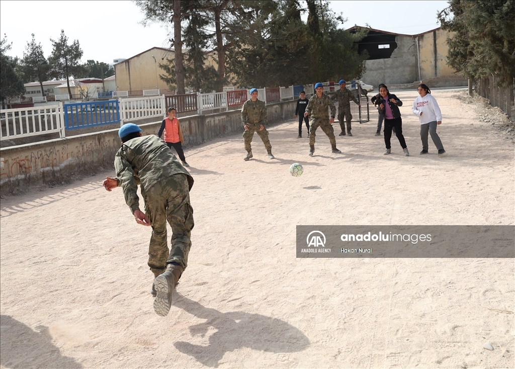 ادامه کمک‌های ارتش ترکیه به زلزله‌زدگان مناطق جنوب شرق کشور