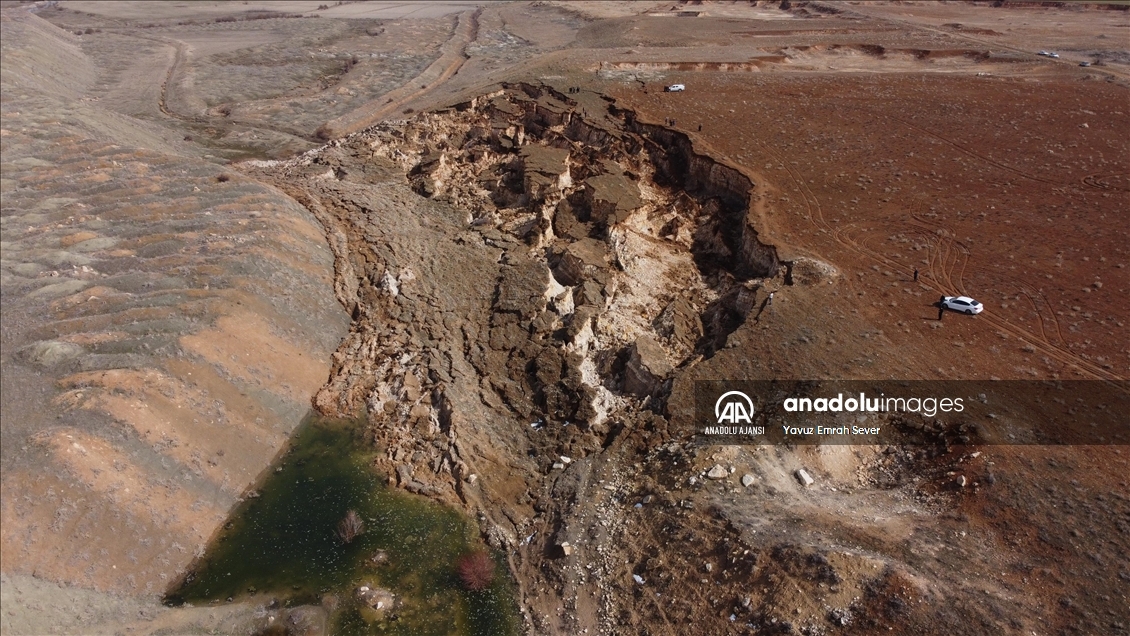 Kahramanmaraş'ta depremde oluşan devasa yarık havadan görüntülendi