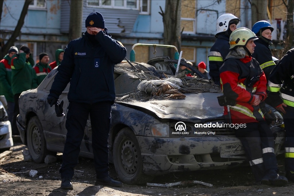 Rusya'nın Zaporijya'ya saldırısında füze 5 katlı konuta isabet etti, 4 kişi öldü