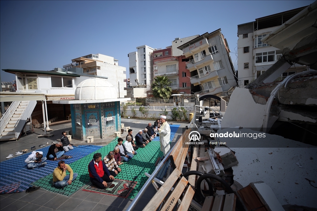 "Asrın felaketi"nin yaşandığı Hatay'da cuma namazı kılındı
