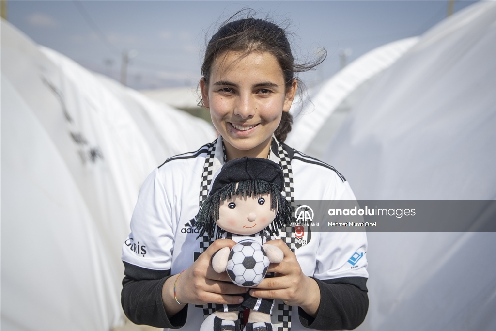 Beşiktaş taraftarının depremzede çocuklara gönderdiği oyuncaklar Kahramanmaraş'a ulaştı