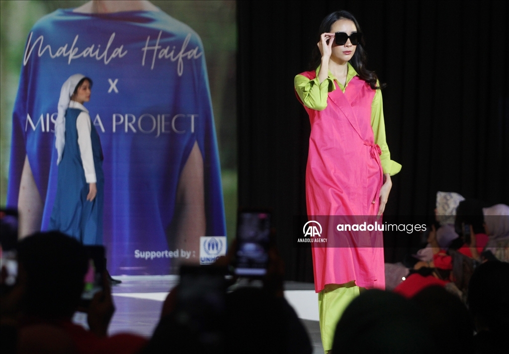 Fashion show dalam rangka Hari Perempuan Internasional