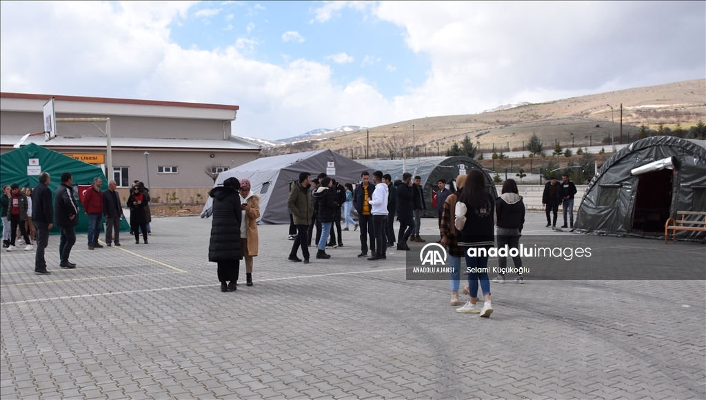Deprem öğrencilerin hayallerini yıkamadı