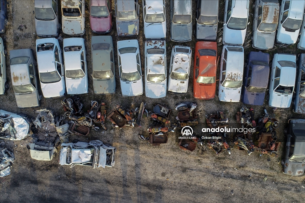 Adıyaman'da enkazdan çıkarılan araçlar tutanakla sahiplerine teslim ediliyor