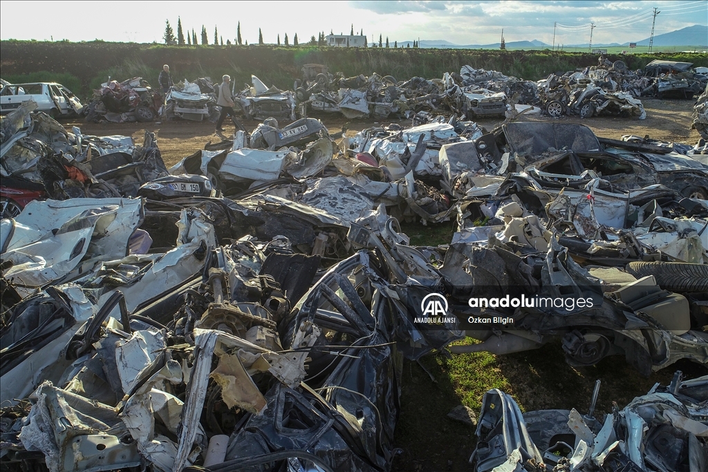 Adıyaman'da enkazdan çıkarılan araçlar tutanakla sahiplerine teslim ediliyor