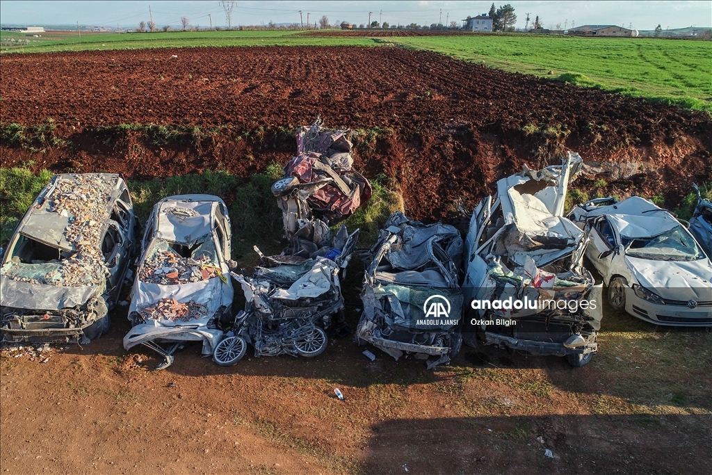 Adıyaman'da enkazdan çıkarılan araçlar tutanakla sahiplerine teslim ediliyor