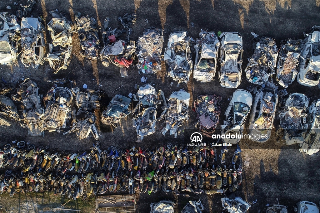Adıyaman'da enkazdan çıkarılan araçlar tutanakla sahiplerine teslim ediliyor