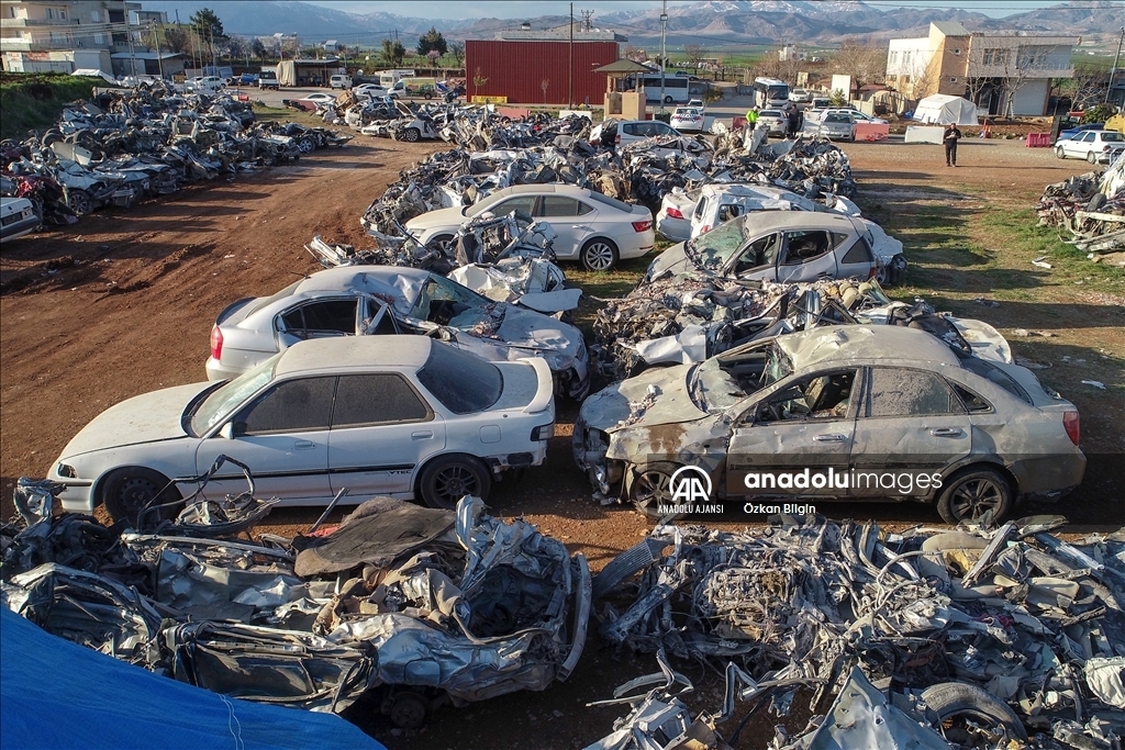 Adıyaman'da enkazdan çıkarılan araçlar tutanakla sahiplerine teslim ediliyor