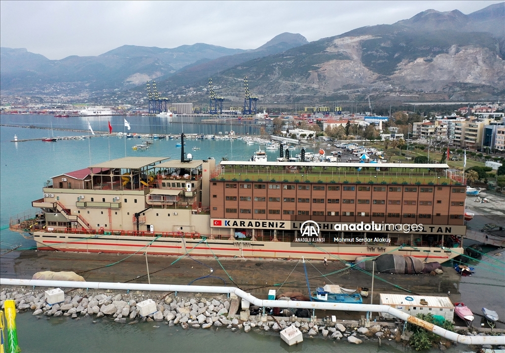 Süheyla Sultan gemisi İskenderun'da depremzedeleri ağırlamaya başladı