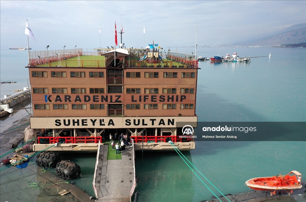 Süheyla Sultan gemisi İskenderun'da depremzedeleri ağırlamaya başladı