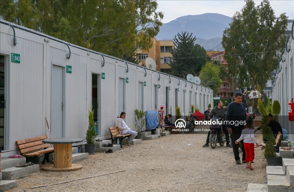 İskenderun'daki sosyal donatılı yaşam alanında depremzedelerin ihtiyaçları karşılanıyor