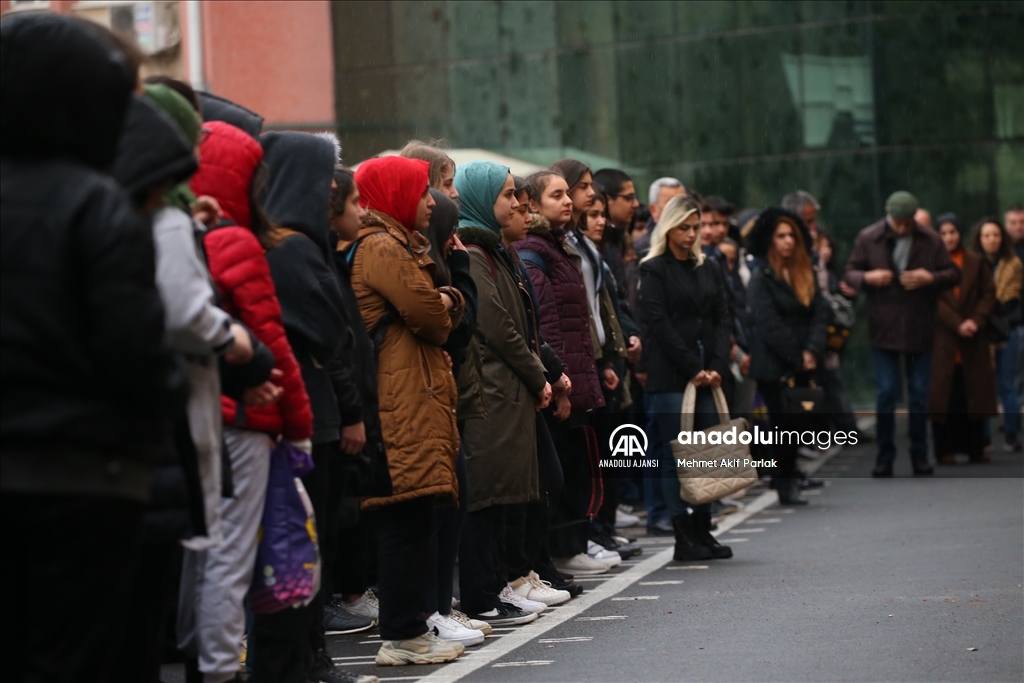 Depremden etkilenen Gaziantep'te eğitim öğretim yeniden başladı