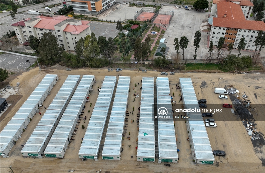 İskenderun'daki sosyal donatılı yaşam alanında depremzedelerin ihtiyaçları karşılanıyor