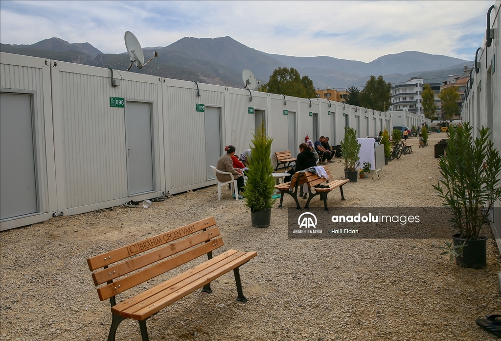İskenderun'daki sosyal donatılı yaşam alanında depremzedelerin ihtiyaçları karşılanıyor