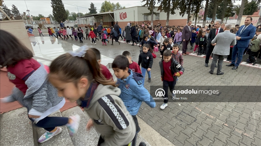 Depremden etkilenen Adana'da öğrenciler için ders zili çaldı