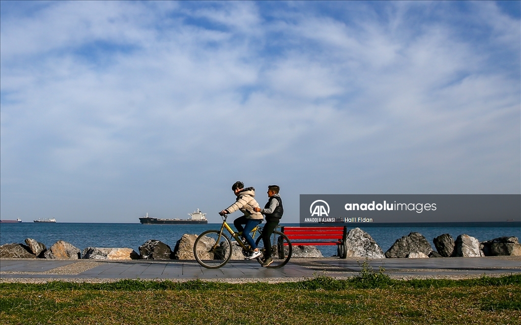 Depremlerin vurduğu İskenderun'da yaralar sarılıyor