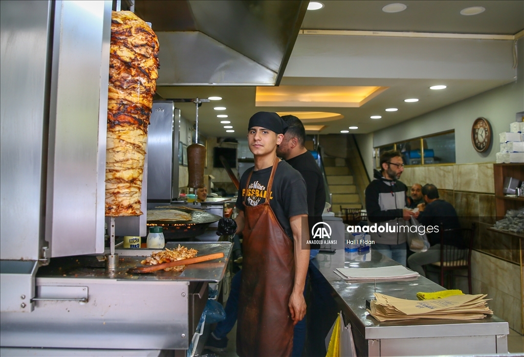 Depremlerin vurduğu İskenderun'da yaralar sarılıyor