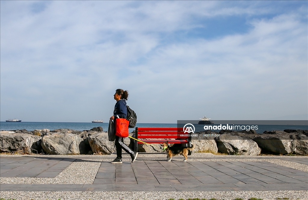 Depremlerin vurduğu İskenderun'da yaralar sarılıyor