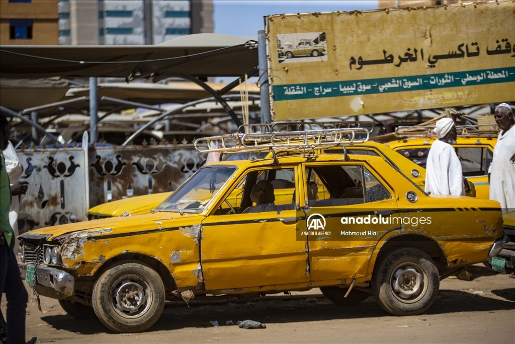 "تاكسي الخرطوم".. إرث تاريخي يقاوم الاندثار