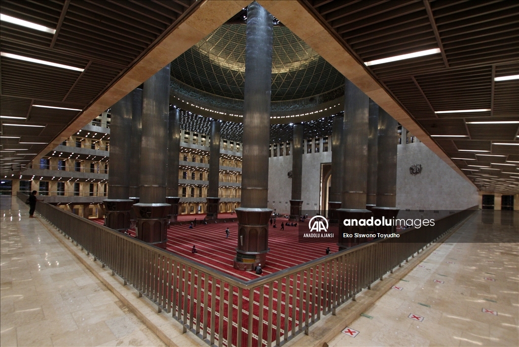 Endonezya'nın Cakarta kentindeki İstiklal Camisi