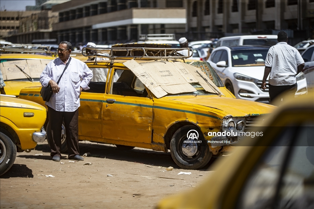 "تاكسي الخرطوم".. إرث تاريخي يقاوم الاندثار