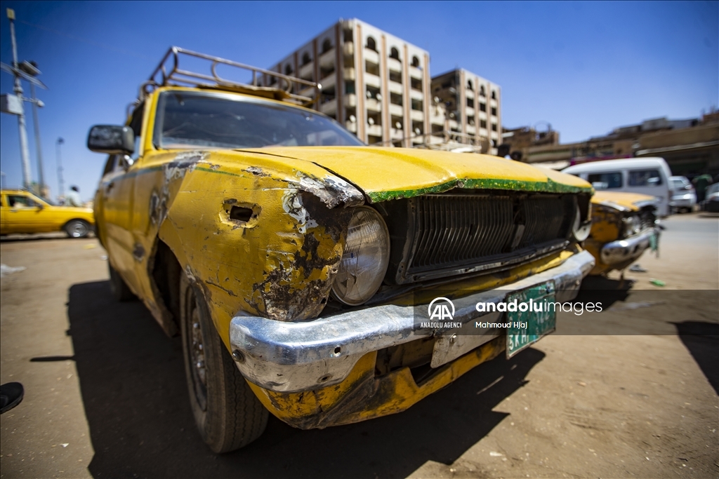 "تاكسي الخرطوم".. إرث تاريخي يقاوم الاندثار