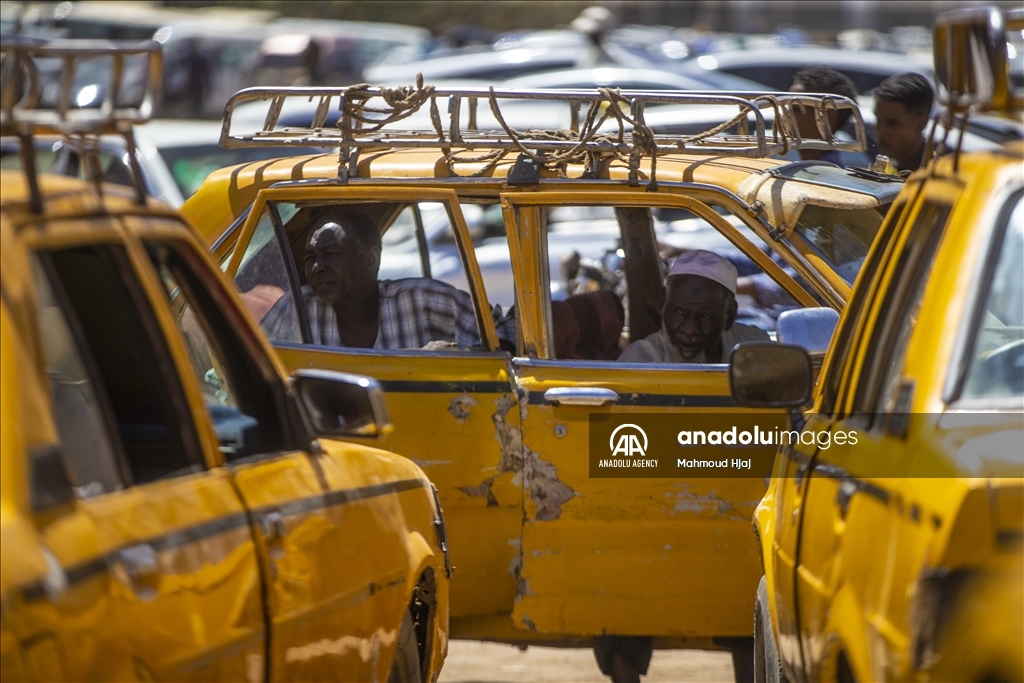 "تاكسي الخرطوم".. إرث تاريخي يقاوم الاندثار
