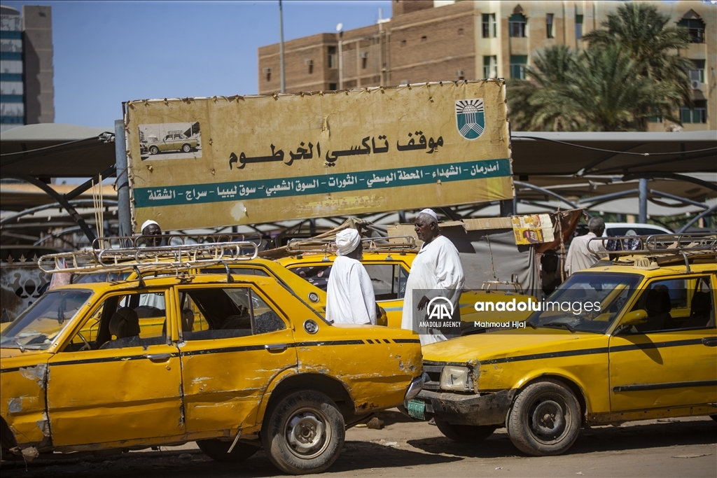 "تاكسي الخرطوم".. إرث تاريخي يقاوم الاندثار