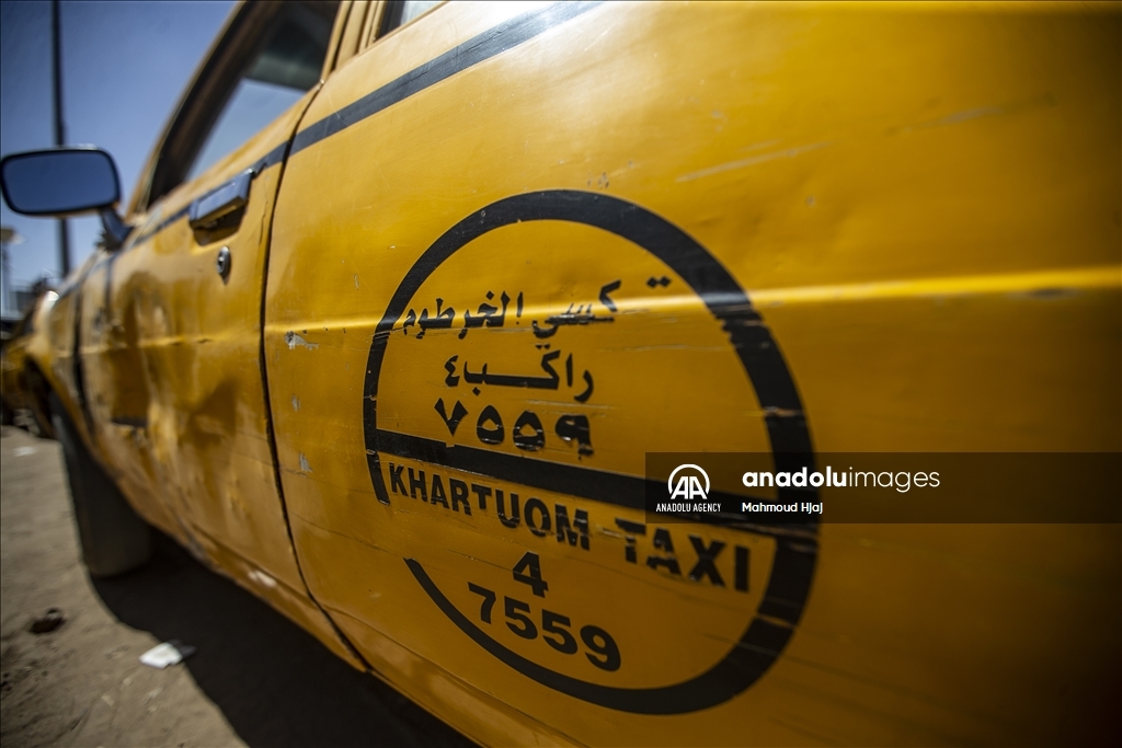 "تاكسي الخرطوم".. إرث تاريخي يقاوم الاندثار