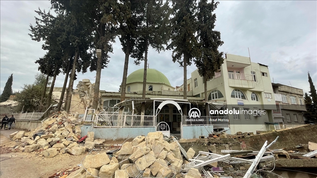 Depremler Adıyaman'daki cami ve türbelere ağır hasar verdi
