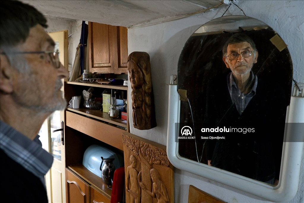 Duborezac iz Niša u devetoj deceniji pretvara daske u umetnička dela