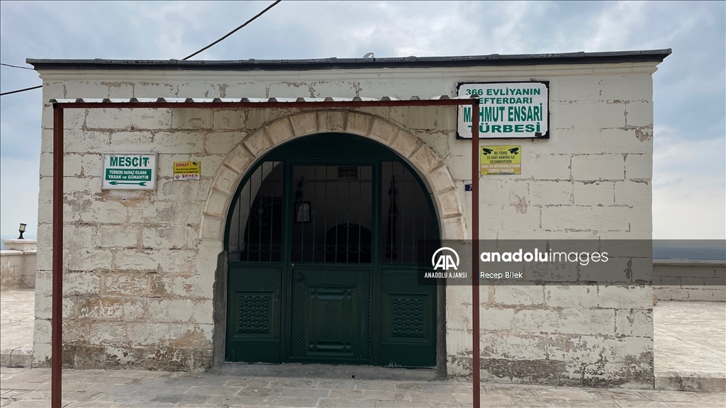 Depremler Adıyaman'daki cami ve türbelere ağır hasar verdi