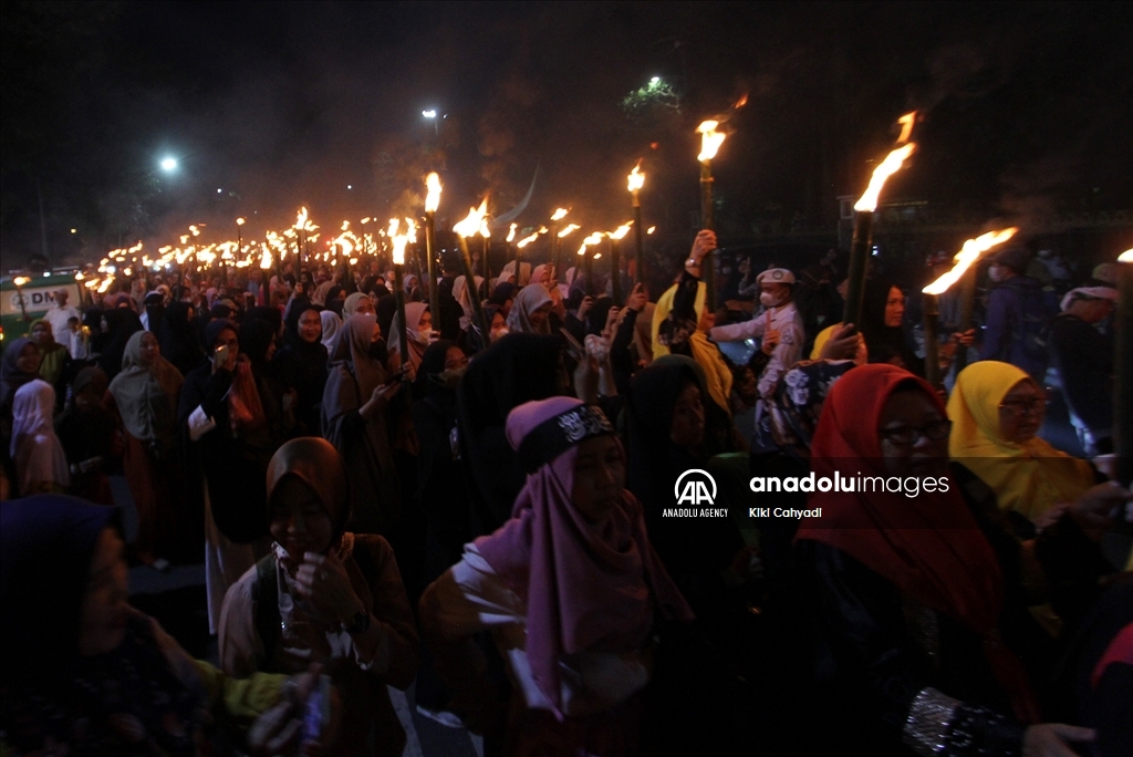 Tradisi pawai obor jelang dimulainya bulan Ramadan