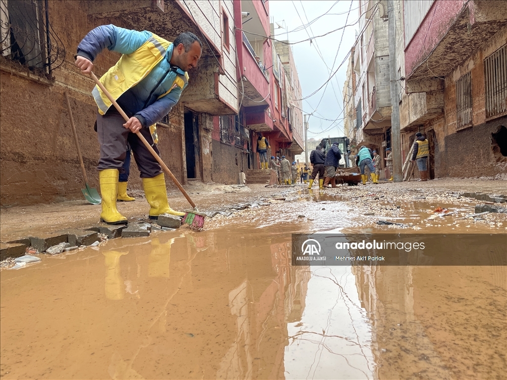 Şanlıurfa'da sel sonrası temizlik çalışmaları devam ediyor