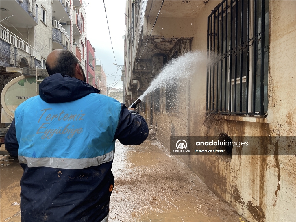 Şanlıurfa'da sel sonrası temizlik çalışmaları devam ediyor