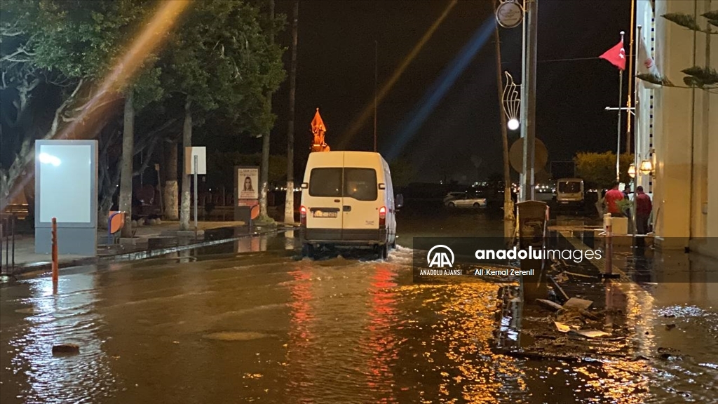 Hatay'ın İskenderun ilçesinde deniz seviyesi yükseldi